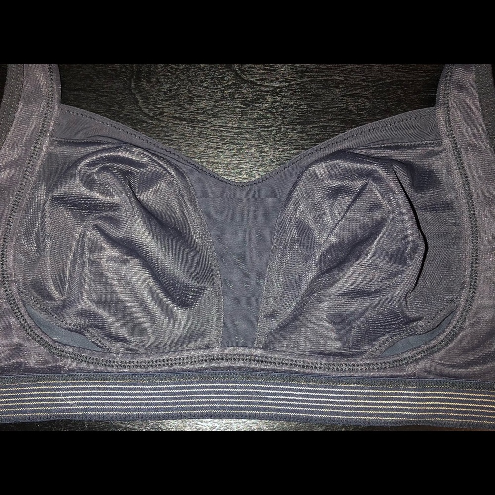 Lululemon”TA TA Tamer”Black Sports Bra,Size-34C,GUC - Picture 12 of 13
